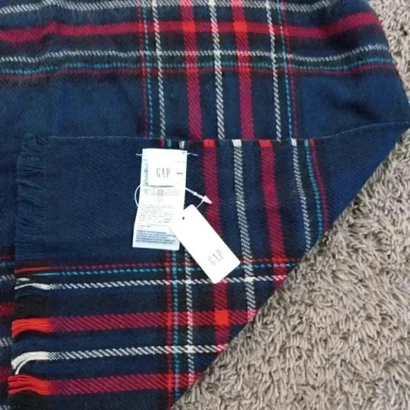 Gap Plaid Scarf - Picture 3 of 3